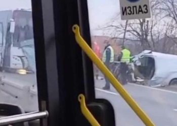 Teška saobraćajna nesreća na  Ibarskoj magistrali, u sudaru autobusa i pikapa više lica povređenih jedno stradalo