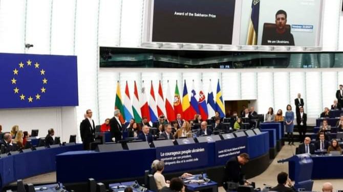 EP zatražila uvođenje sankcija Dodiku i uslovljavanje Srbije uvođenjem sankcija Rusiji