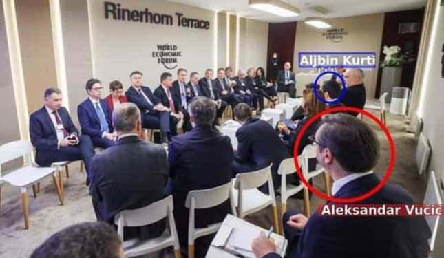 Svjetski ekonomski forum u Davosu, Vučić sam u drugom redu sa prevodiocima
