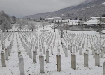 Snijeg u cijelom regionu. Mezarje u Potočarima, Rožaje- Peć neprohodno