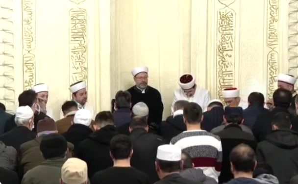 Nakon spaljivanja Kur'ana u oko 90 hiljada džamija širom Turske nakon sabah namaza se učio Kur'an