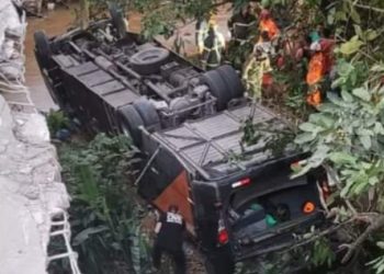Autobus sa fudbalerima sletio s mosta, 4 poginula i 29 povređeno