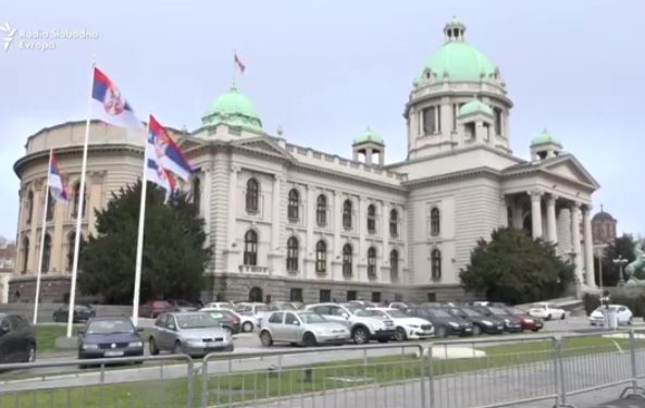 VIDEO/ Vučić podnosi izveštaj Skupštini a RSE pita Beograđane da li bi trebalo prihvatiti plan