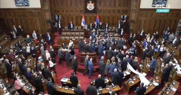 Incident i tuča u Skupštini Srbije VIDEO