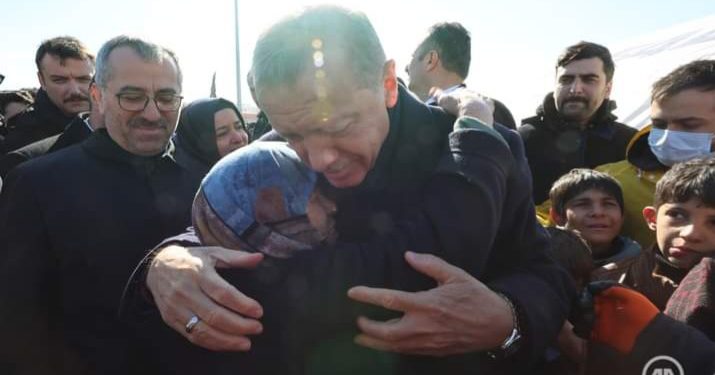 Erdogan obišao područje pogođeno zemljotresom te razgovarao sa žrtvama