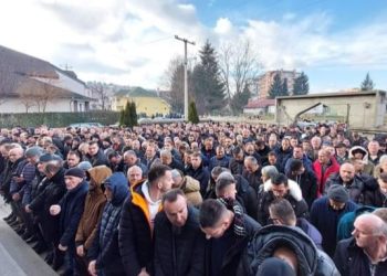 Nakon džume namaza u svim džamijama Bosne i Sandžaka klanjana dženaza stradalim u zemljitresu