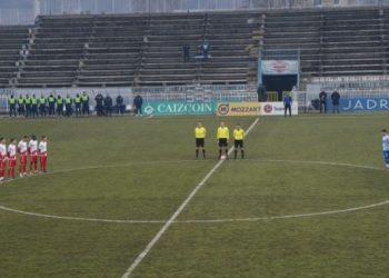 Na stadionu Novog Pazara odata pošta stradalim u zemljotresu, na početku zastave Turske i Sirije
