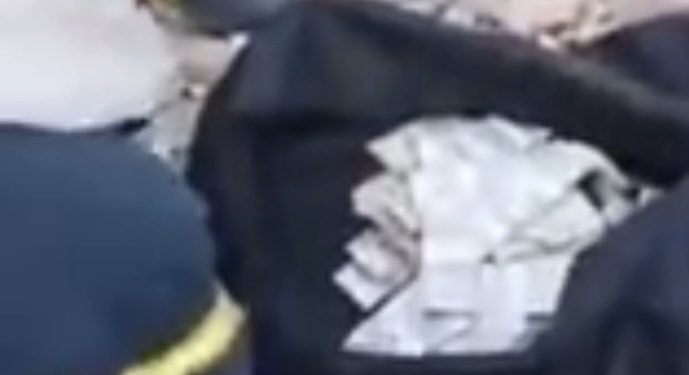 VIDEO/ Iz ruševina izvučena torba sa 2 miliona dolara