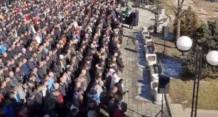 Na gradskom trgu u Rožajama klanjana dženaza mladićima