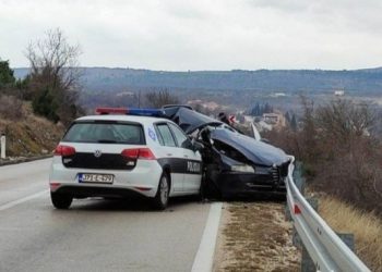 Poginuo muškarac, trojica policajaca povrijeđena kad su krenuli na uviđaj