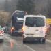 Pod autobus fudbalera Veleža se podvukao automobil, više osoba povređeno
