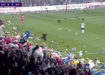 I ako su prekinuli utakmicu, navijači Bešiktaša oduševili svijet VIDEO