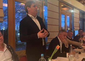 Đukanović i Ibrahimović na iftaru sa dijasporom u Hanoveru FOTO