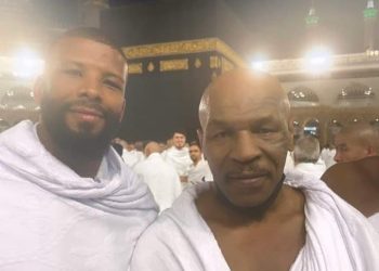 Majk Tajson obavlja Umru sa švedskim kolegom Badou Jackom