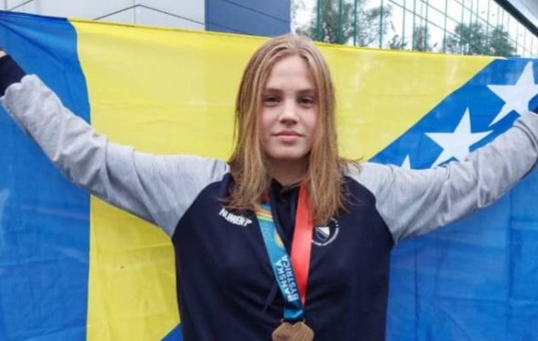BiH dobija, pored Lane Pudar, još jednu mladu zvijezdu plivanja- Iman Avduć (15)