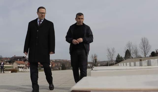 Ambasador Turske na Kosovu posjetio memorijalni centar Prekaze, mezar Adema Jašarija