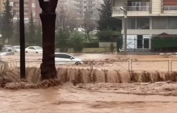 Nova katastrofa u Turskoj, u poplavama 9 osoba stradalo u području koje je pogodio zemljotres