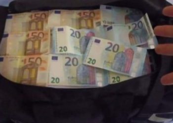 Djevojka našla punu torbu para, dijelila rodbini i trošila u prodavnice