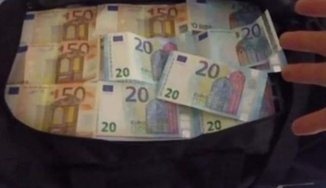 Djevojka našla punu torbu para, dijelila rodbini i trošila u prodavnice