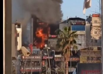 Jutros rano požar zahvatio hotel u Istanbulu, ima poginulih i povređenih  VIDEO