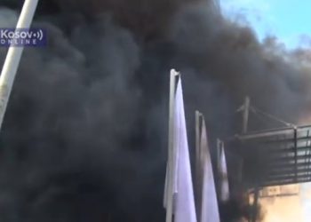 Veliki protest u Prištini protiv Kurtija i ZSO, bqčene dimne bombe  VIDEO