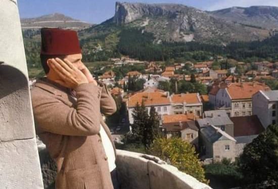 Doša mi Srbin i rekao: Nek tvoj babo stalno uči ezan jer Srbi iz mahale vole njegovo učenje