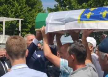 Majke Srebrenice uputile  podršku  Đukanoviću, SPP u Rožajama skup podrške Milatoviću
