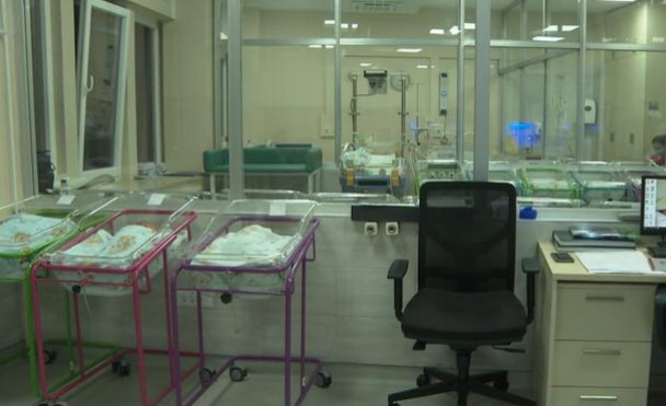 Dokazala na sud da je zamjenjena prije 45 godina, alu još traži prave roditelje VIDEO