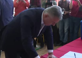 Predsjednički kandidati glasali, Milatović zaboravio ličnu kartu a Đukanović poručio Srbiji VIDEO