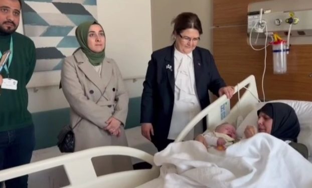 Turkiye: Beba 54 dana nakon zemljotresa ponovo s majkom, bila ispod ruševina 128 sati  VIDEO