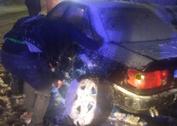Tutin: Auto udarilo u garažu pa povredilo vlasnicu VIDEO
