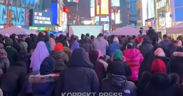 New York, Teravija namaz na Time Squareu VIDEO