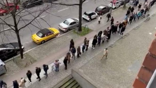 Berlin- Red od 150 m, kriza zauzima maha sve više. Pogledajte zbog čega je formiran red VIDEO