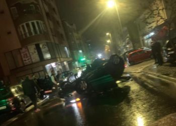 Tutin: Automobil se prevrnuo na krov