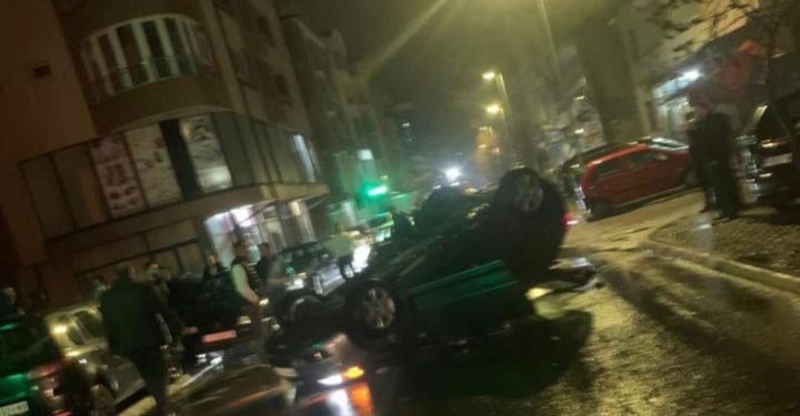 Tutin: Automobil se prevrnuo na krov