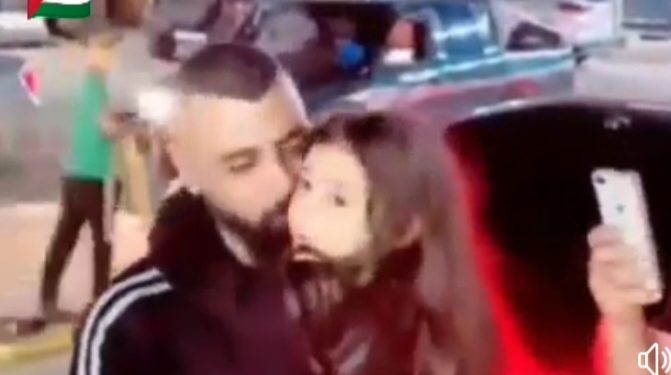 Emotivan susret oca i ĉerkice koju prvi put vidi nakon izlaska iz izraelskog zatvora VIDEO