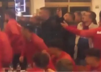 Navijači fudbalskog kluba napali fudbalere za vrijeme iftara zbog poraza, gađali stolicama VIDEO