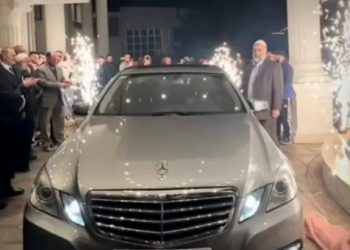 Hodža za odlazak u penziju dobio novog Mercedesa