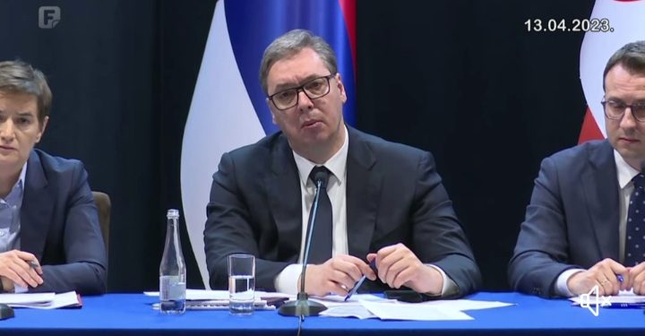 Vučić sa kosovskim Srbima: Od ZSO do 40 miliona eura pomoći a po građanima Srbije