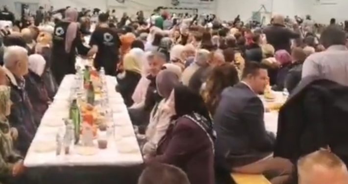 Dobrotvor Hajriz Brčvak i njegova supruga priredili iftar za 900 gosti VIDEO