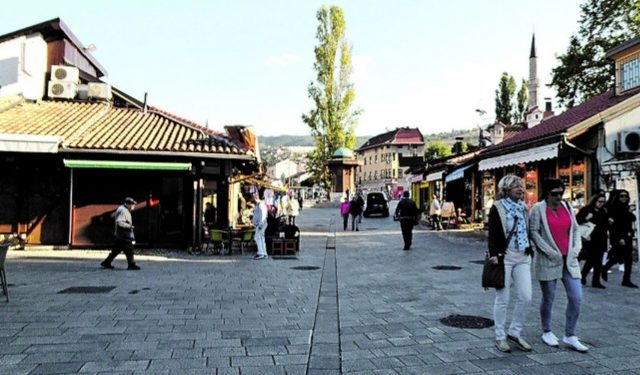 Bračni par iz Amerike oduševljen uslugom u Sarajevu, posebno dodatkom uz kafu