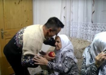 MAJKO DOLAZIM TI KUCI ZA BAJRAM IZ TUDJINE.NIKO NIJE OSTAO RAVNODUSAN NA OVAJ TEXT