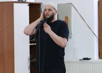 (VIDEO) Faruk Ziljkić iz Ribarića prelijepo uči ezan na hadži Mehovoj džamiji