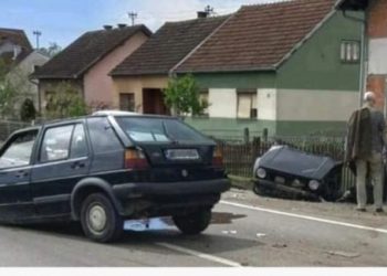  U Teškoj Saobraćajnoj Nesreći “Golf II” Se Prepolovio Od Siline Udara