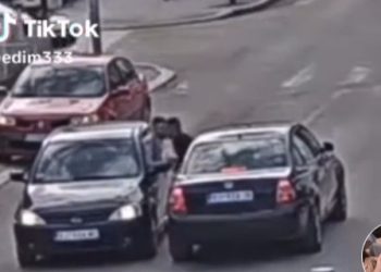 Zaustavljen saobraćaj na raskrsnici kako bi se sjeničaci bajramisali VIDEO