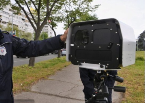 Oprez za vozače, na putevima novi radar koji dokumentuje više prekršaja