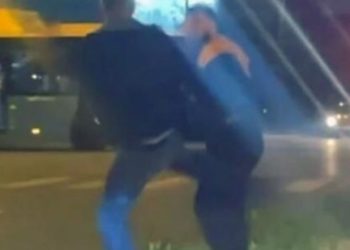 Dječak ucjenjivao drugaricu fotografijama pa dobio batine sa bratom od njenog oca