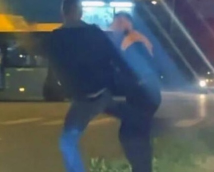 Dječak ucjenjivao drugaricu fotografijama pa dobio batine sa bratom od njenog oca