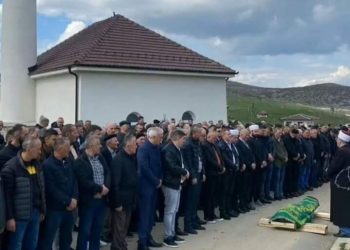 Obavljena dženaza Osmanu Hukiću, unuk se potresnim riječima oprostio od svog djede