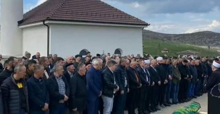 Obavljena dženaza Osmanu Hukiću, unuk se potresnim riječima oprostio od svog djede